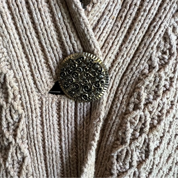 Liz Claiborne Beige Cardigan Lightweight With Gold Button Detail Size XLarge - Picture 2 of 10